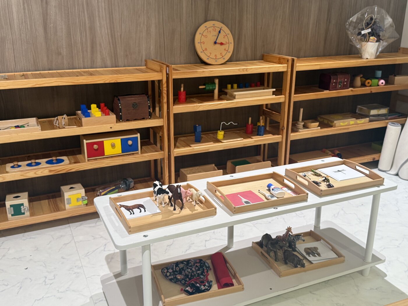 モンテッソーリ教具棚